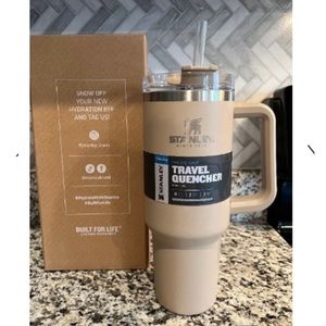 NEW IN BOX- Stanley Adventure Quencher Travel Tumbler 40 Oz - DRIFTWOOD / TAN